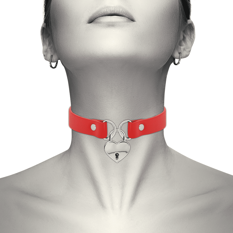 COQUETTE – CHIC DESIRE COLLIER EN CUIR VEGAN ROUGE AVEC ACCESSOIRE COEUR AVEC CL?