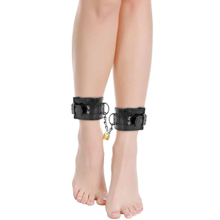 DARKNESS – MENOTTES DE CHEVILLE RÉGLABLES EN CUIR NOIR AVEC CADENAS